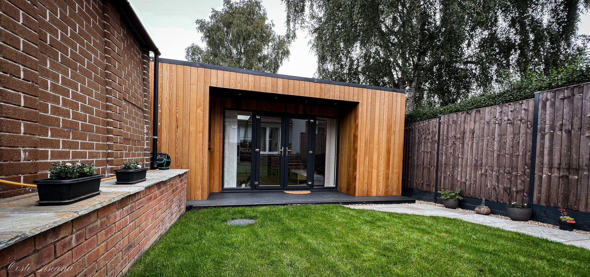 Bespoke garden building with modern architecture