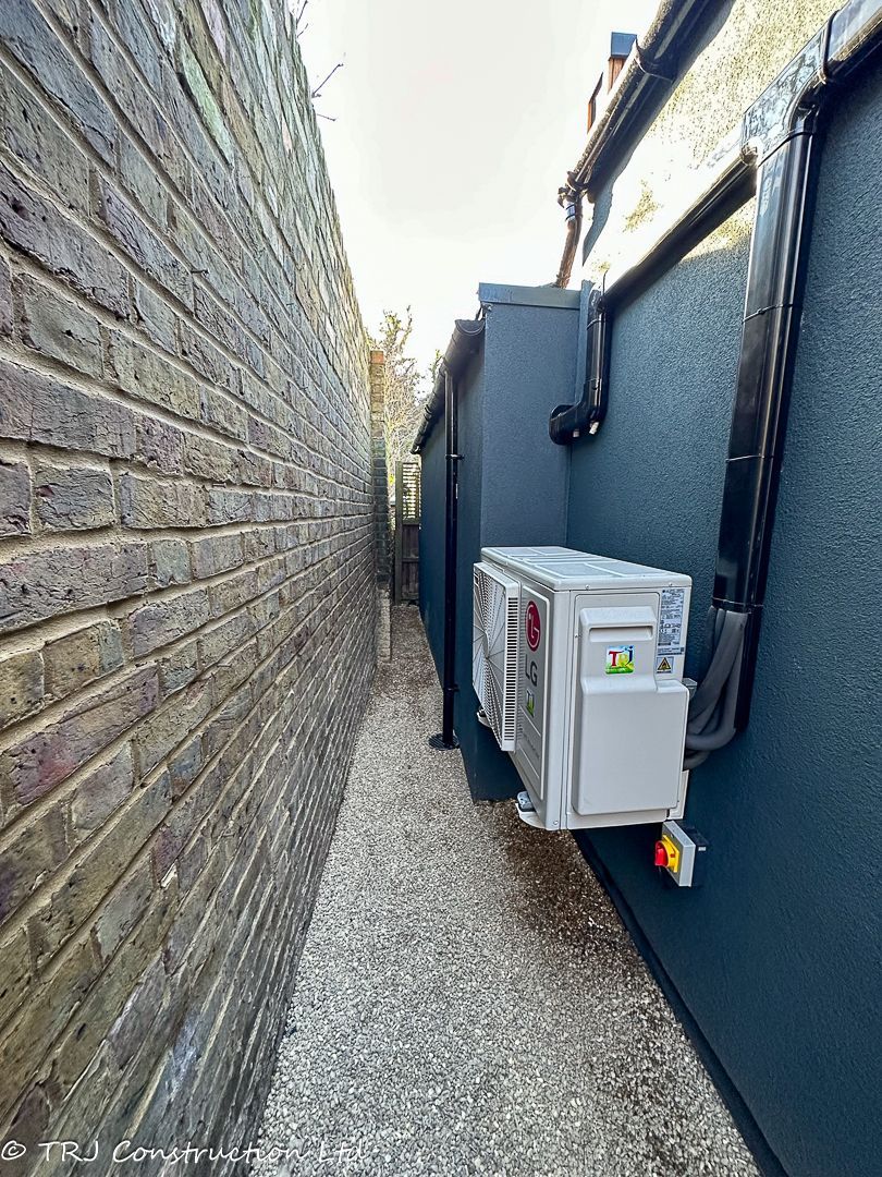 Energy-saving air conditioning installation for long-term savings.