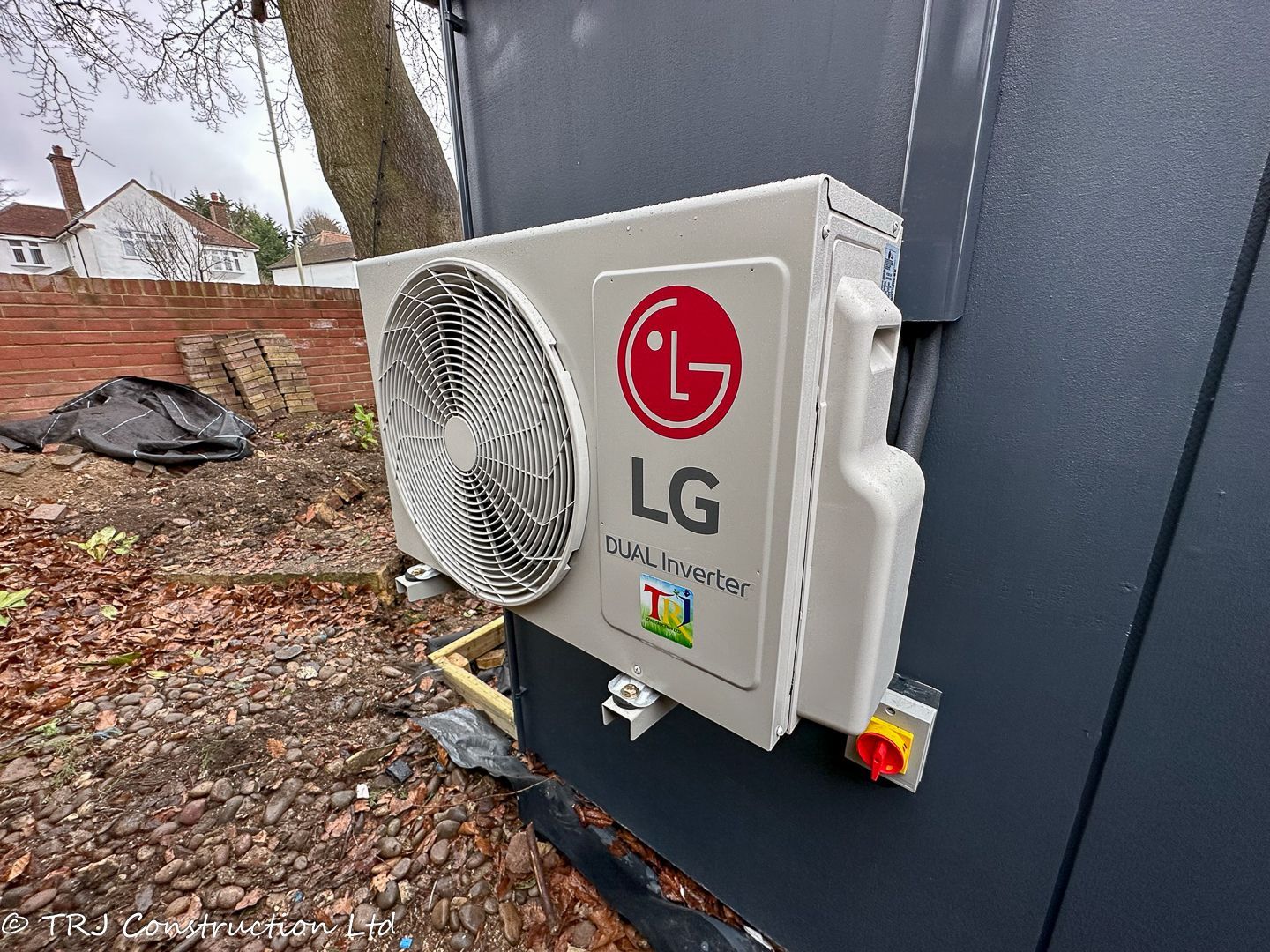 Air con system installed for optimal temperature control.