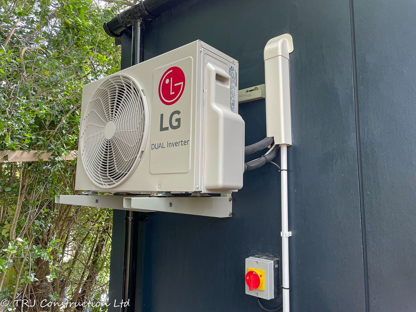 Professional HVAC installation services for energy-efficient cooling.