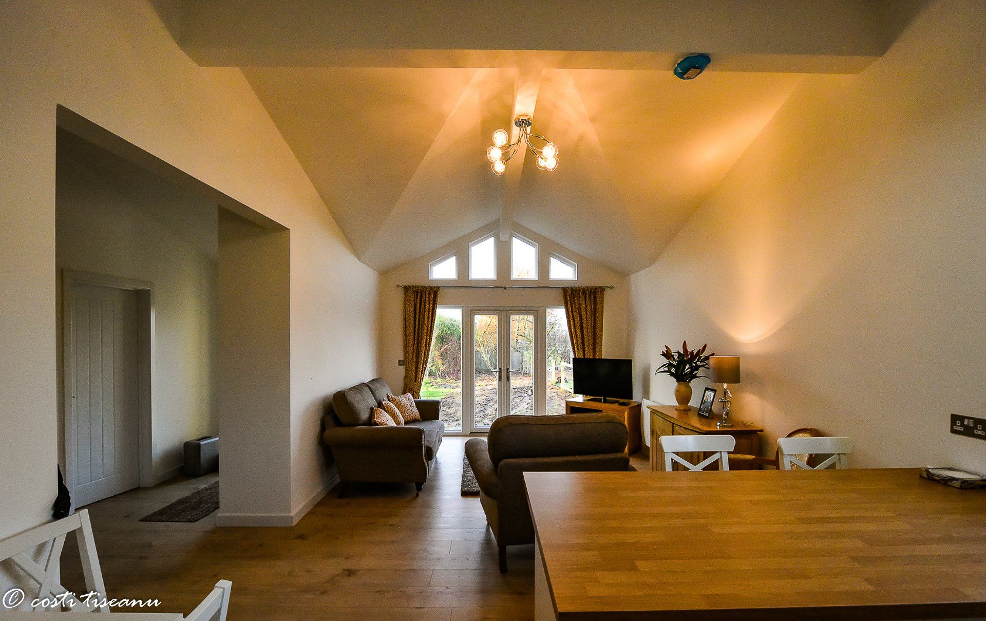 Custom-built annexe with separate entrance and private garden space