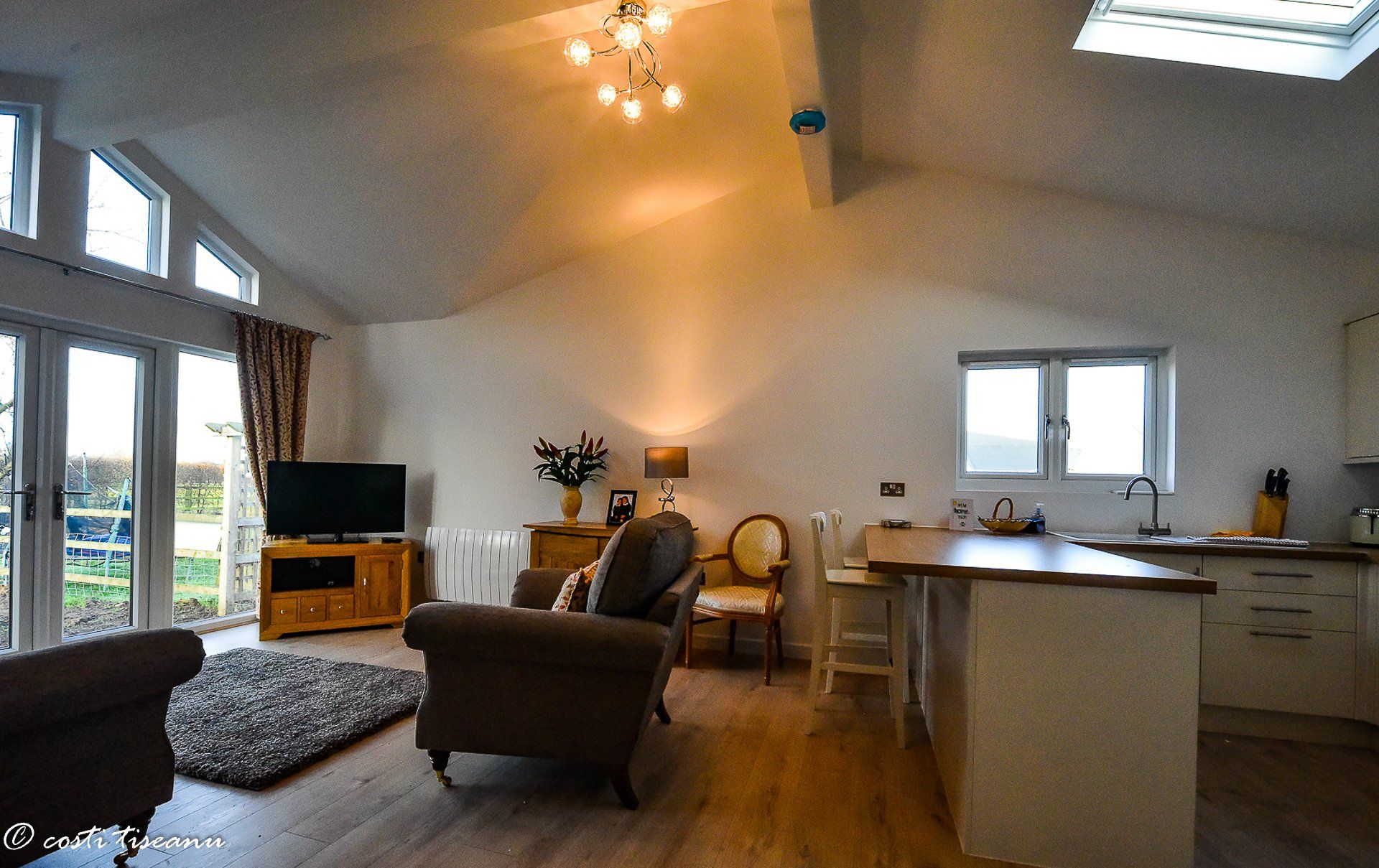 Custom-built annexe with separate entrance and private garden space