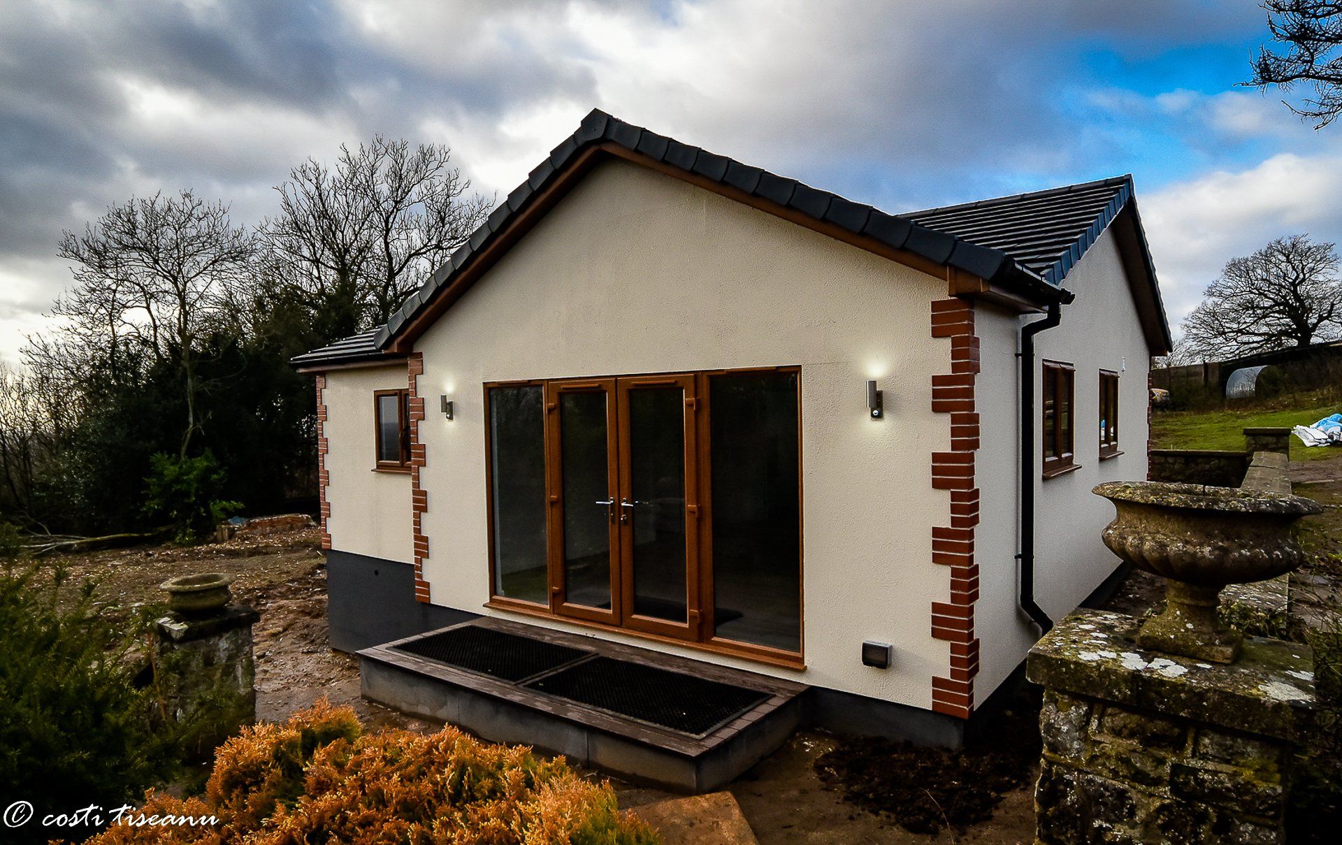 Custom-built annexe with separate entrance and private garden space