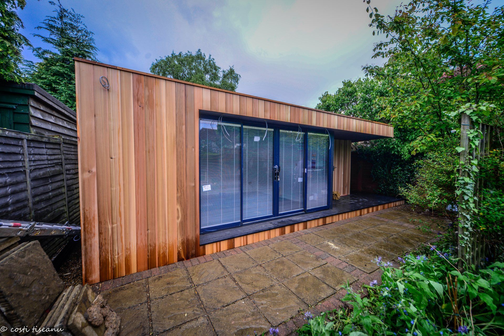 garden room with storage room