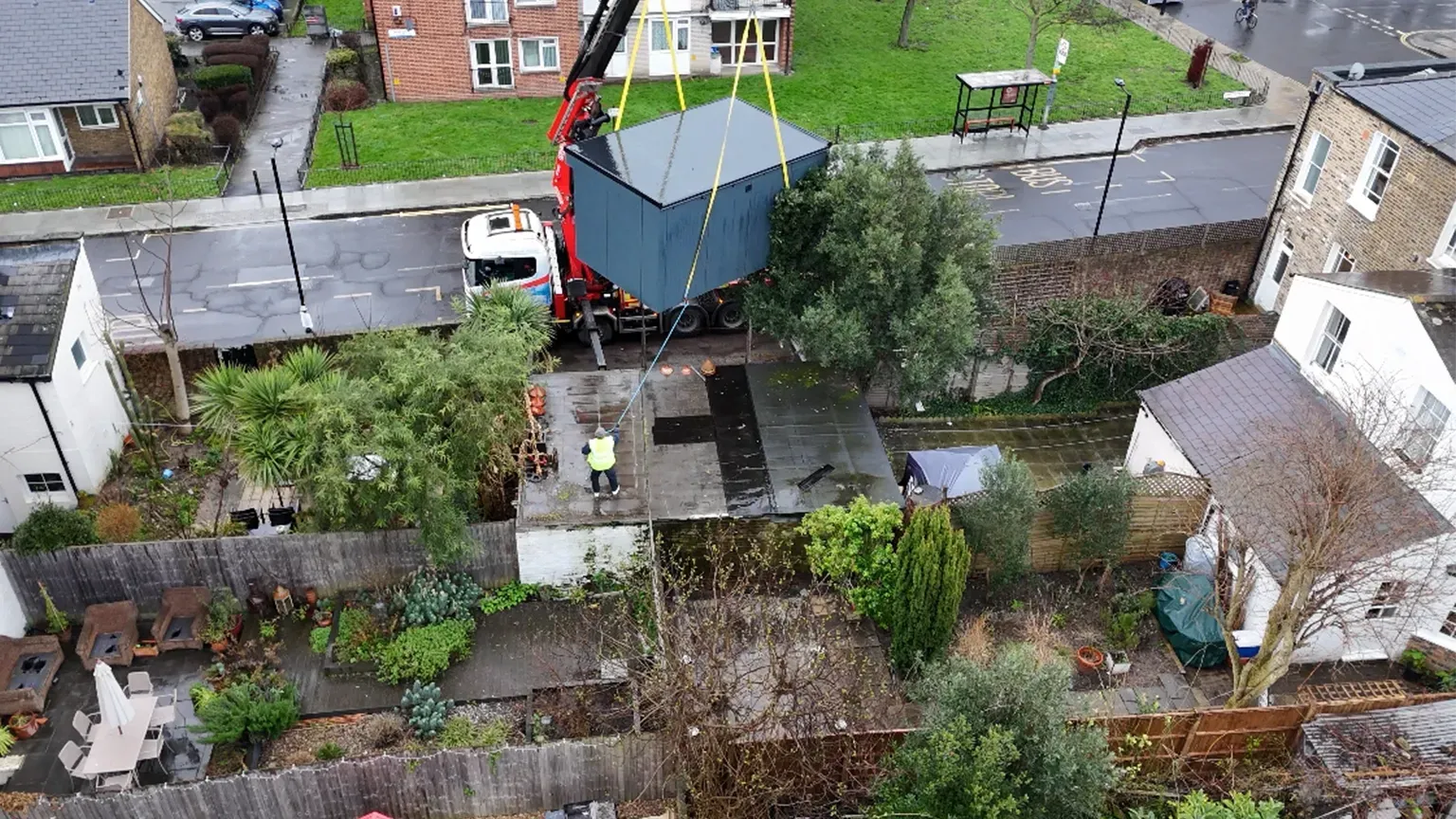 garden room drooped with crane
