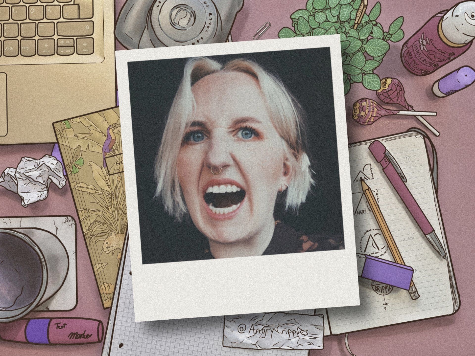 Zeichnung in Vogelperspektive von einem Tisch mit Laptop, Polaroid Kamera, einer Pflanze Papier und Stiften und Kram. In der Mitte ein Polaroid von Evilina, einer weißen Frau blonden kurzen Haaren, Sie schreit auf dem Bild.