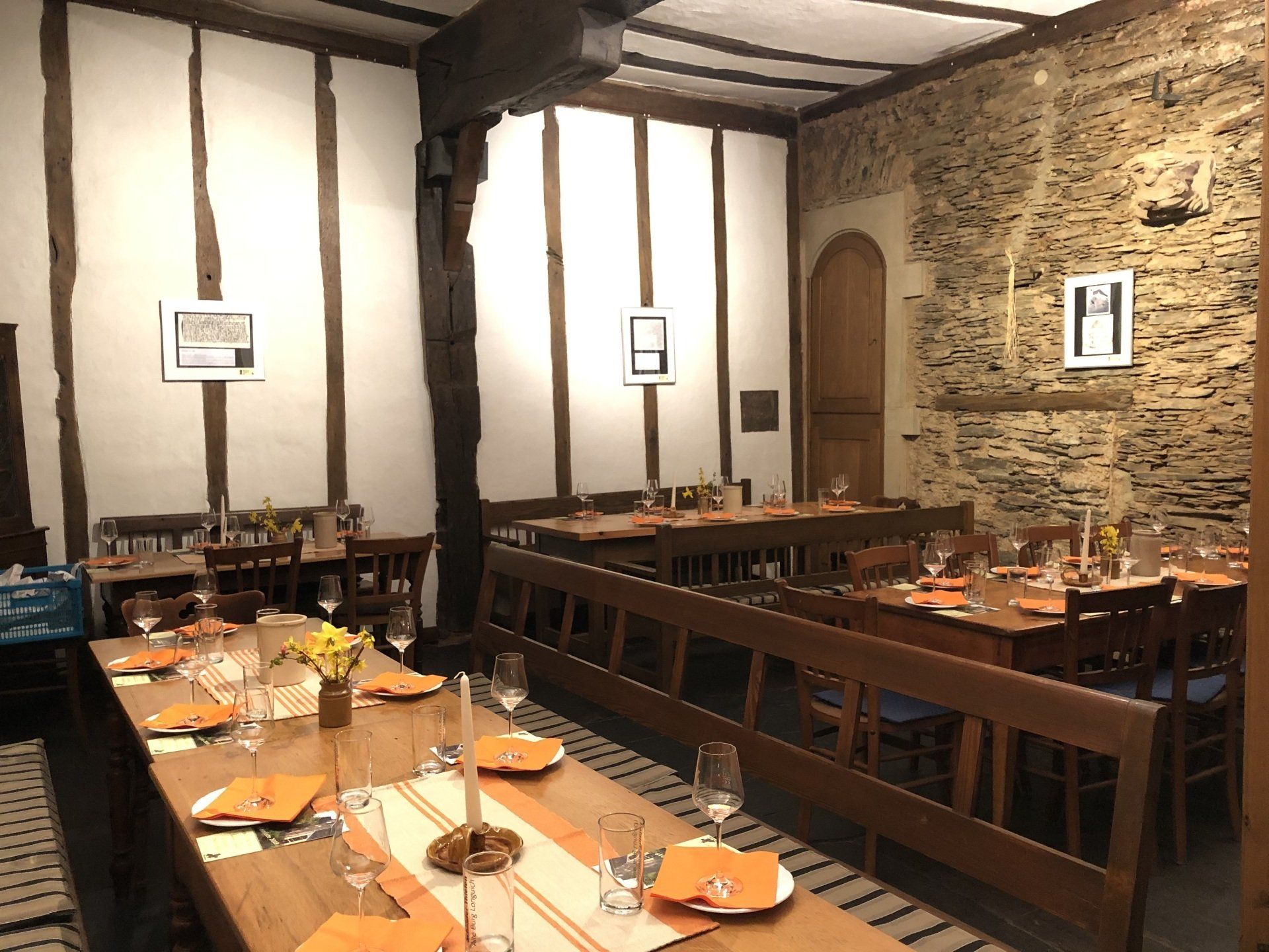 Der restaurierte Weinprobenraum in der Alten Burg Longuich, Weingut Schlöder-Thielen