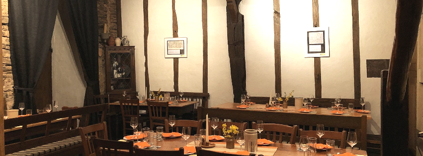 Im Innern der Alten Burg Longuich, restaurierte Ständerfachwerkwand von 1623