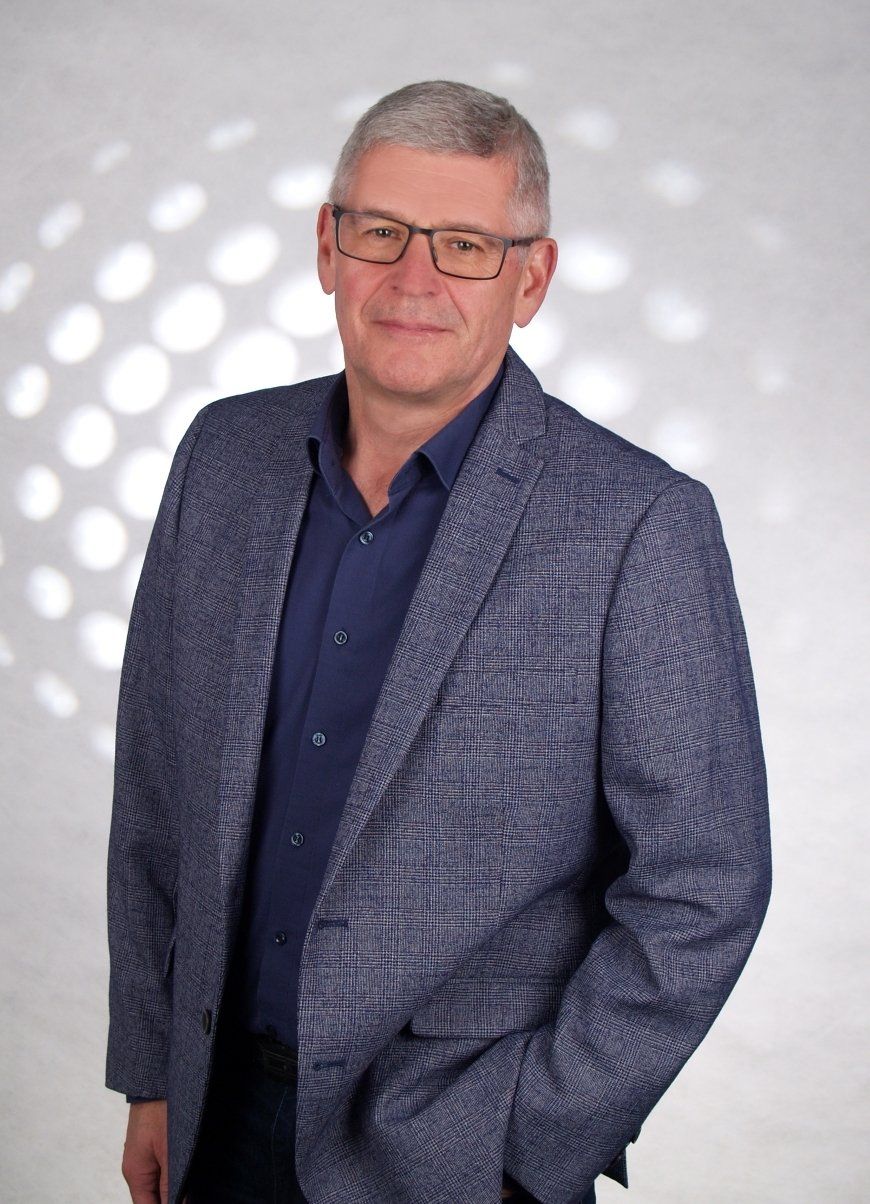 Pflege zu Hause - Wolfgang Lutz Pflege zu Hause - Wolfgang Lutz