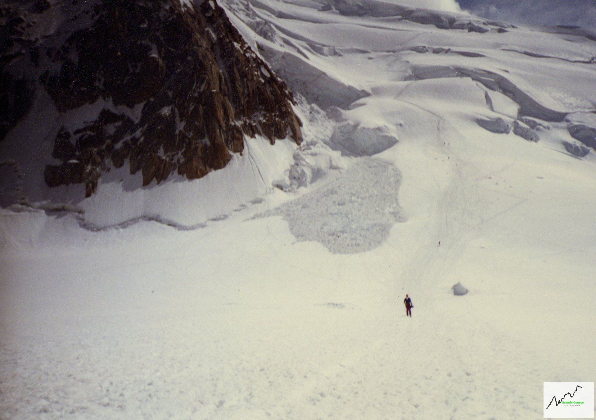 Desprendimiento de serac en el Mont Blanc du Tacul. Grande Course guías de montaña