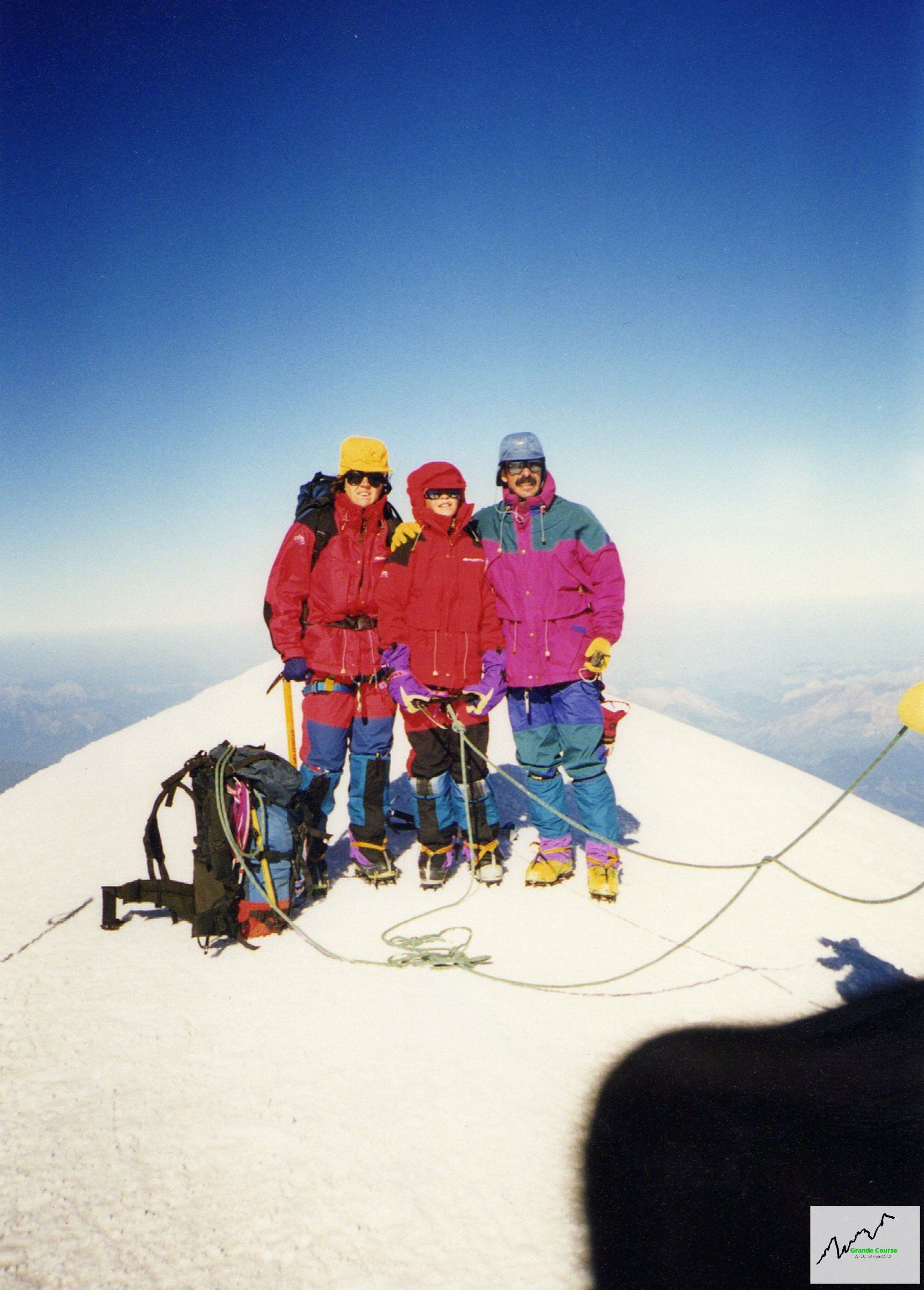 Ascensión al Mont Blanc por la ruta Gouter. Cumbre del Mont Blanc. Grande Course guías de montaña