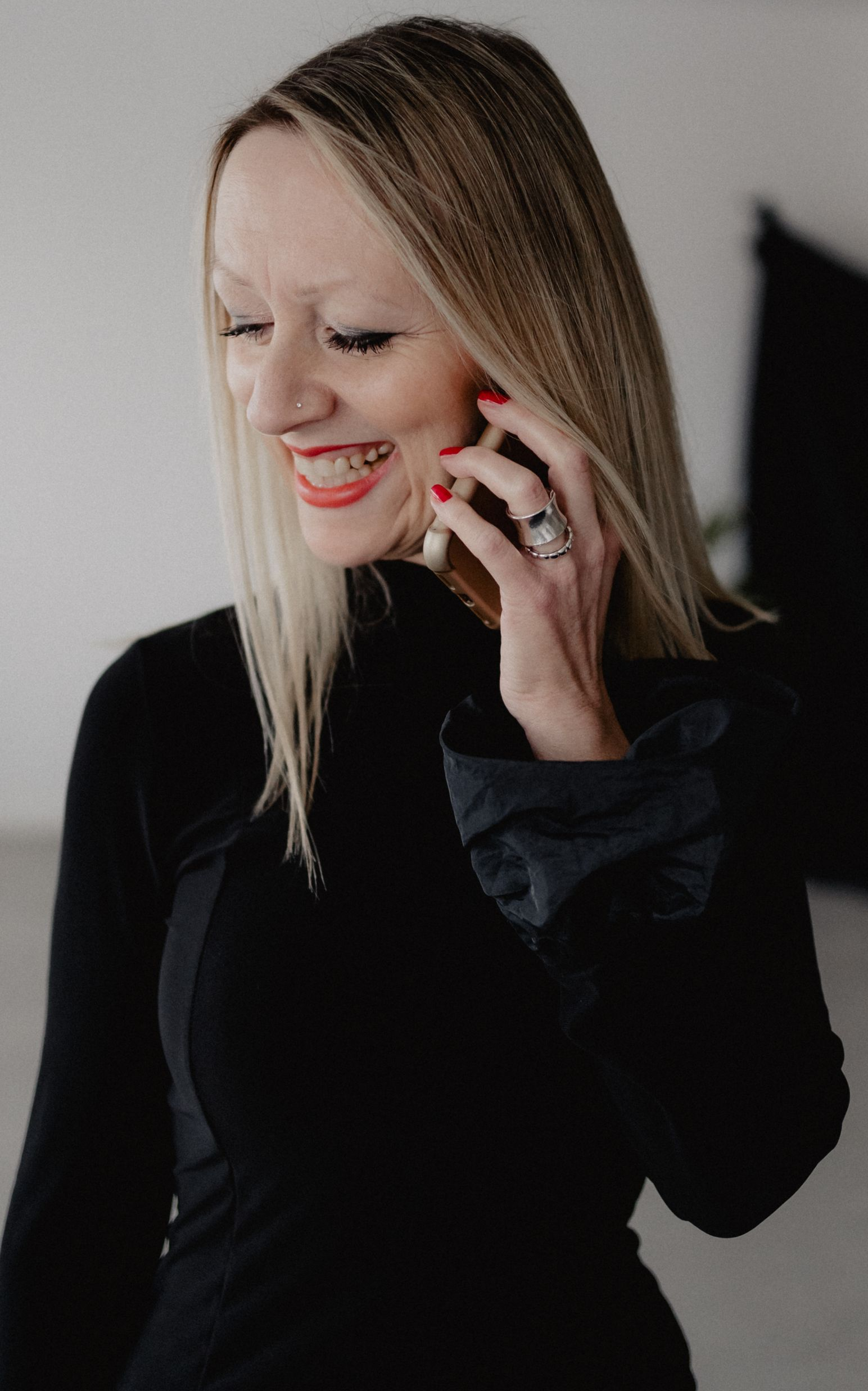Claudia Lenz | Aktiviere deine Herrscherin-Kraft. Telefonisch im DACH-Raum sowie persönlich in Landshut (Bayern) oder Frankfurt am Main.