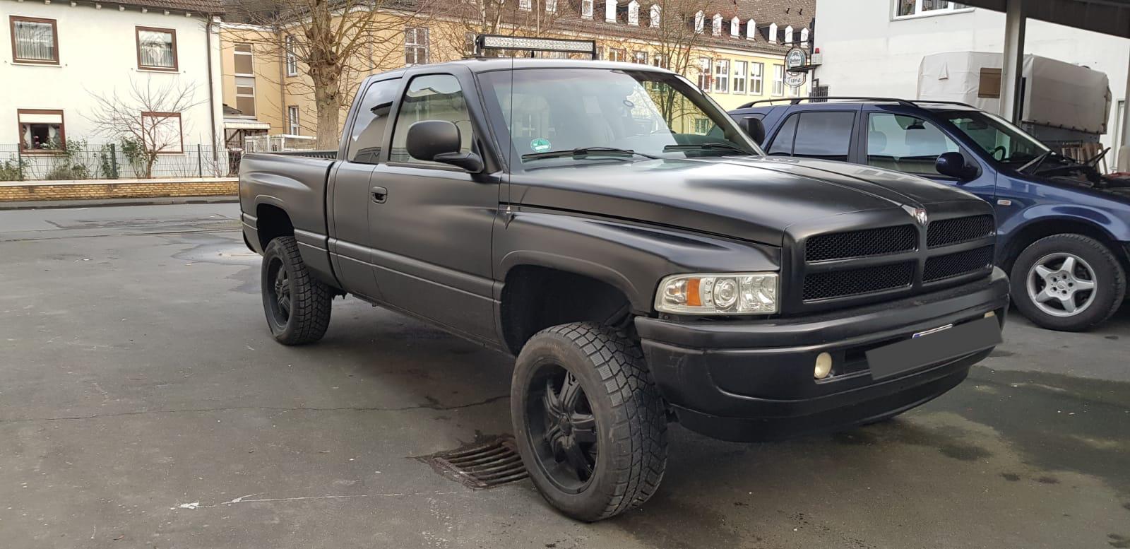 Auto schwarz lackiert nachher