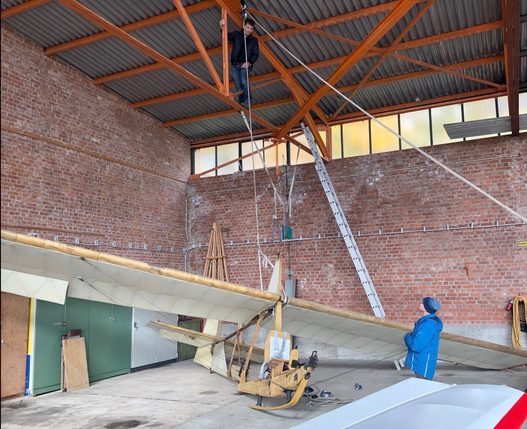 Halle Hangar aufräumen