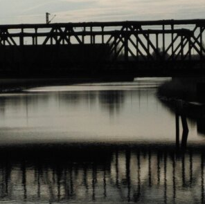 Der Tod ist eine Brücke, über die wir Lebenden nicht mitgehen