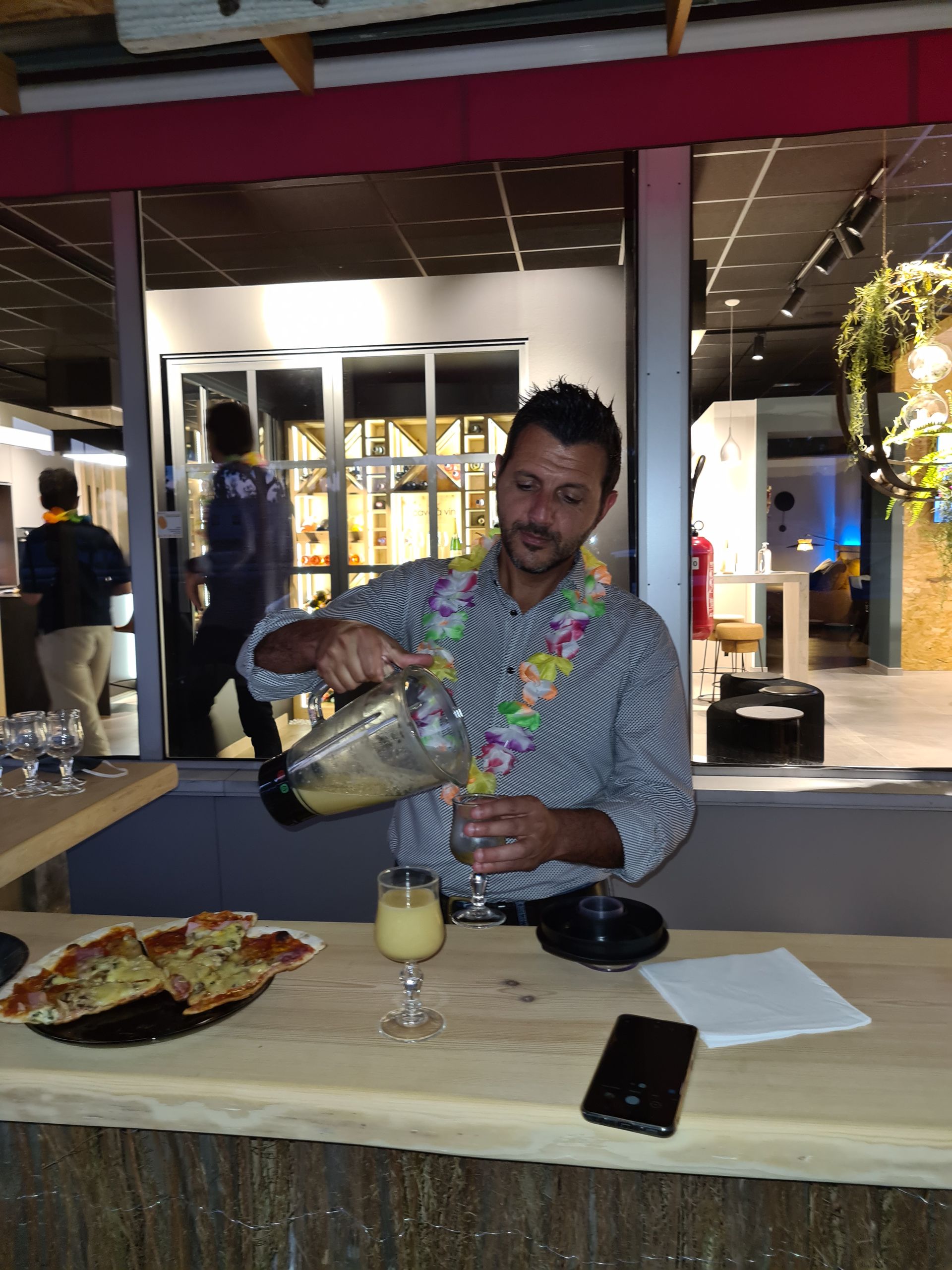 Service de l'animateur de du smoothie