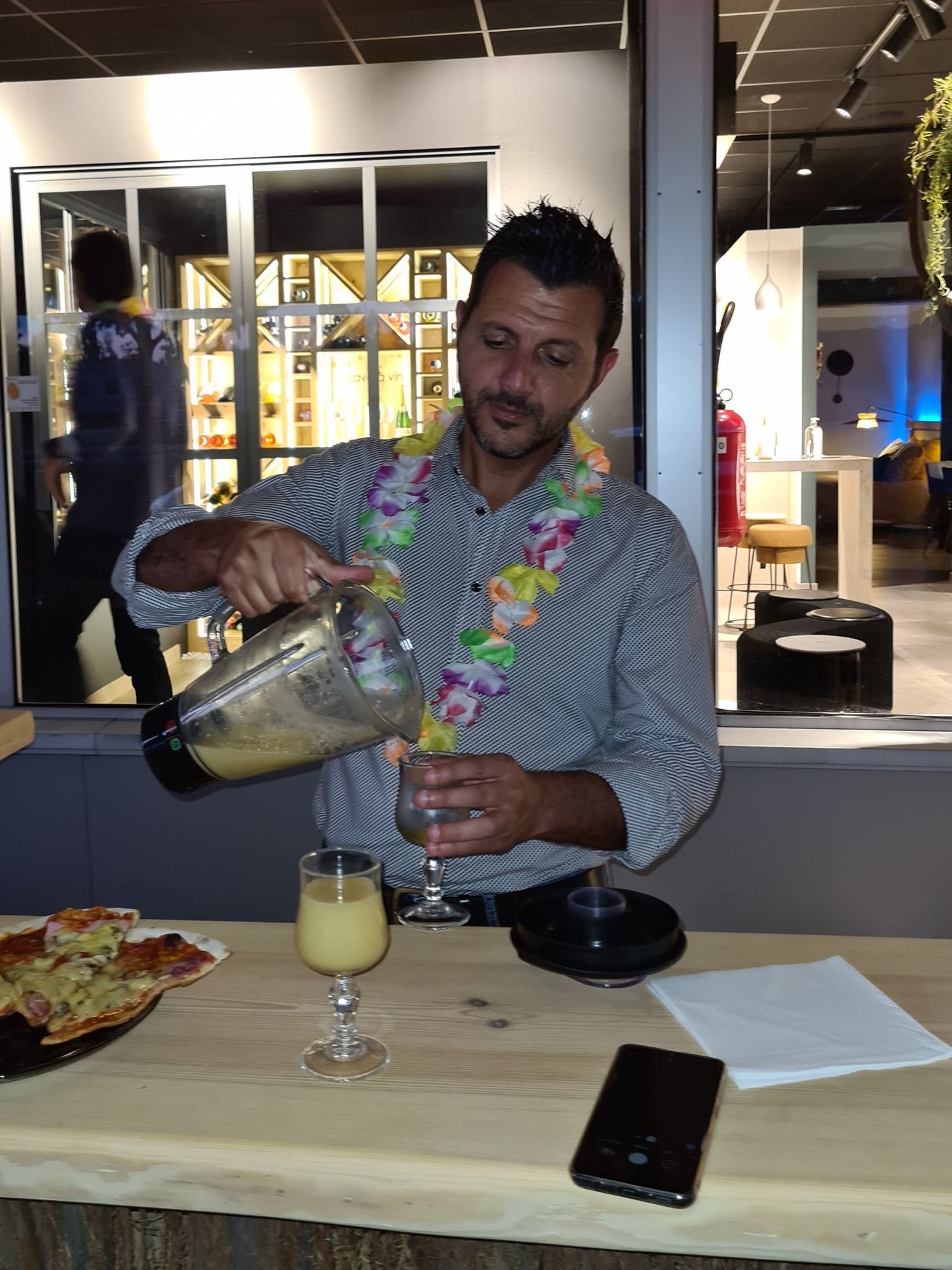 Service de l'animateur de du smoothie