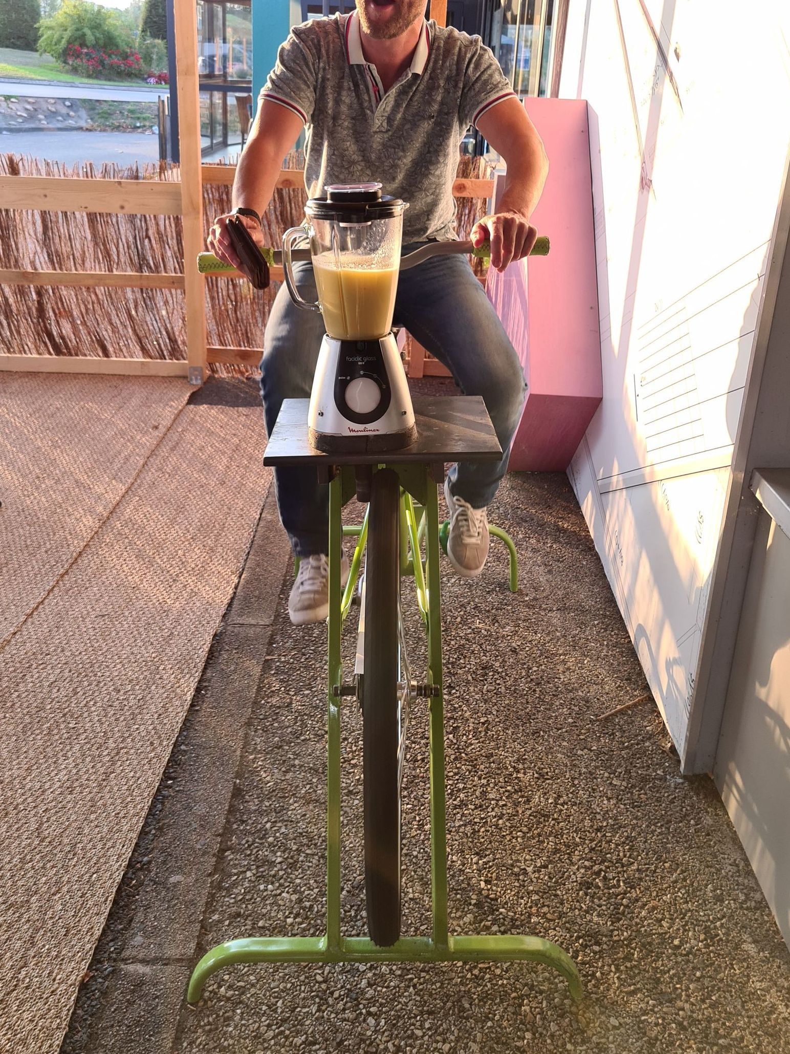 Vélo à smoothie en action