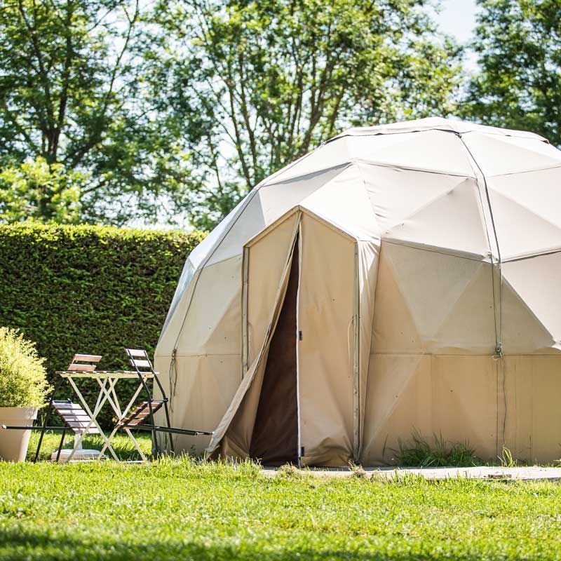 Dome, unusual accommodation in Auvergne, in Aydat