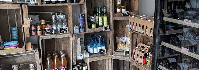 Quesos, cervezas, zumo de manzana... Ofrecemos el mayor número posible de productos locales en el supermercado.