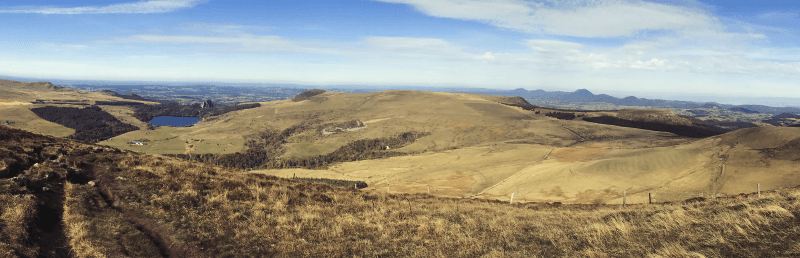Hike to the Puy de la Tache, 20 minutes from the campsite. Easy hikes in Auvergne