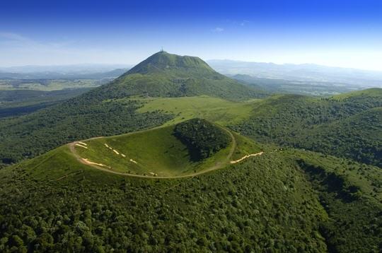 Puy Pariou and Puy de Dôme