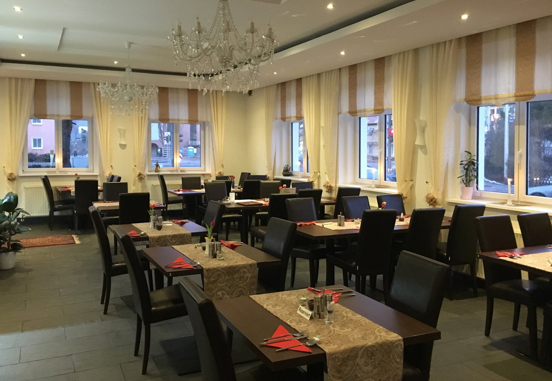 Großzügige Platzverhältnisse - Restaurant Persia Erlangen