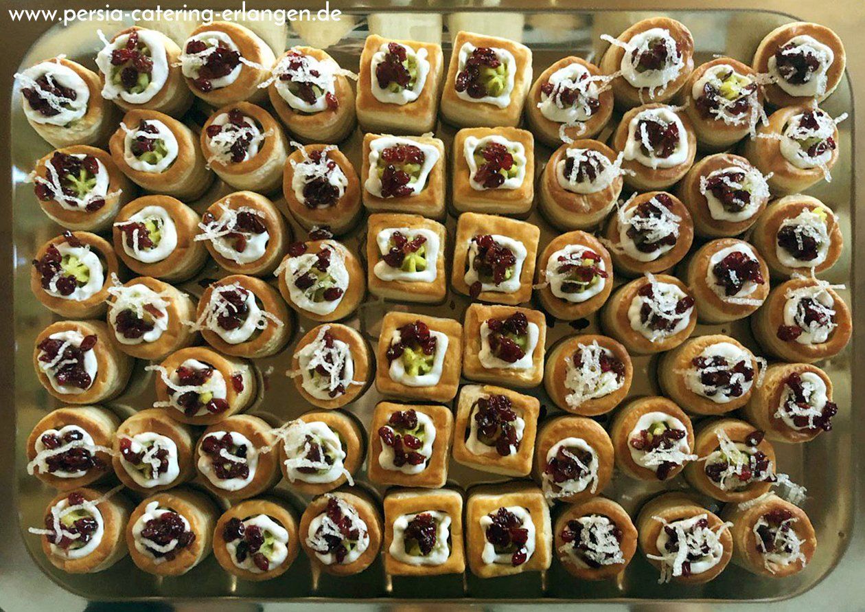 Buffet-Platte voller Unikate, handgemacht - Persia Catering Erlangen