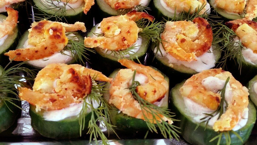 Dekorativ garnierte Platten mit Fingerfood - Persia Catering & Partyservice Erlangen