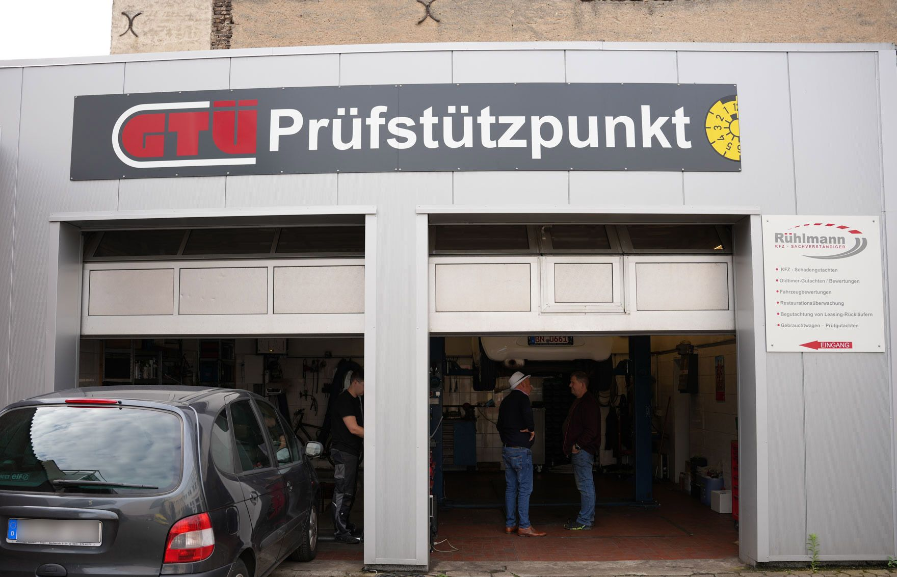 Die Prüfhalle von Aussen