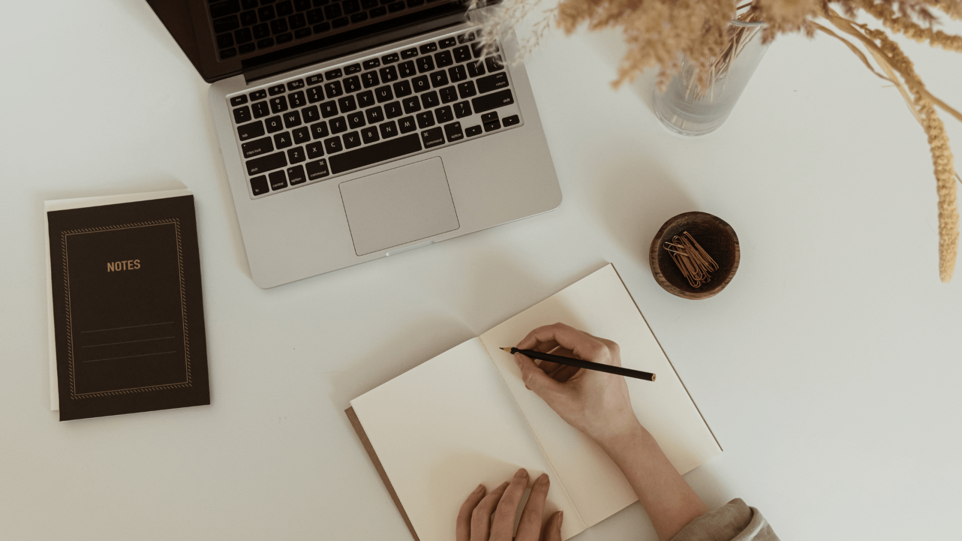 HOW TO ATTRACT & SECURE CLIENTS ONLINE