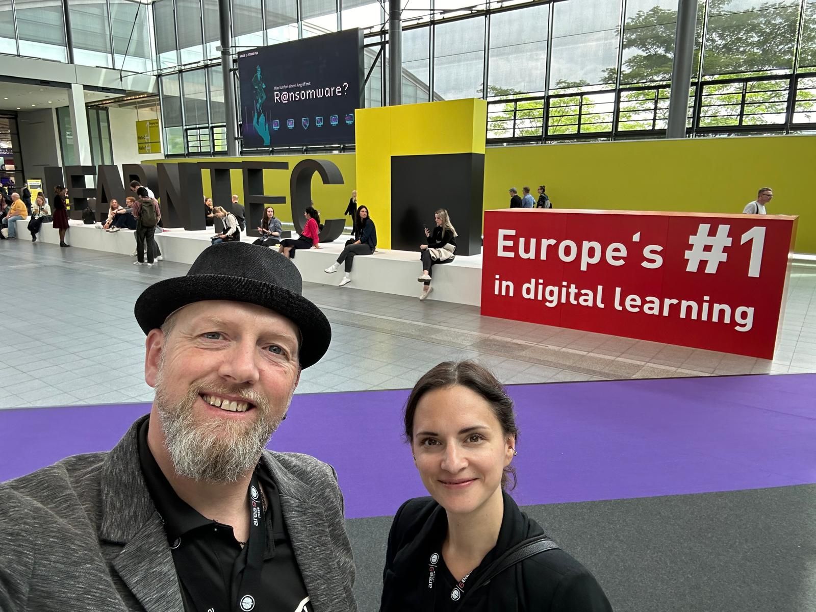 Bernd Kaltenbach und Sarah Schmidt unterwegs fĂźr kabetec auf der Learntec 2024