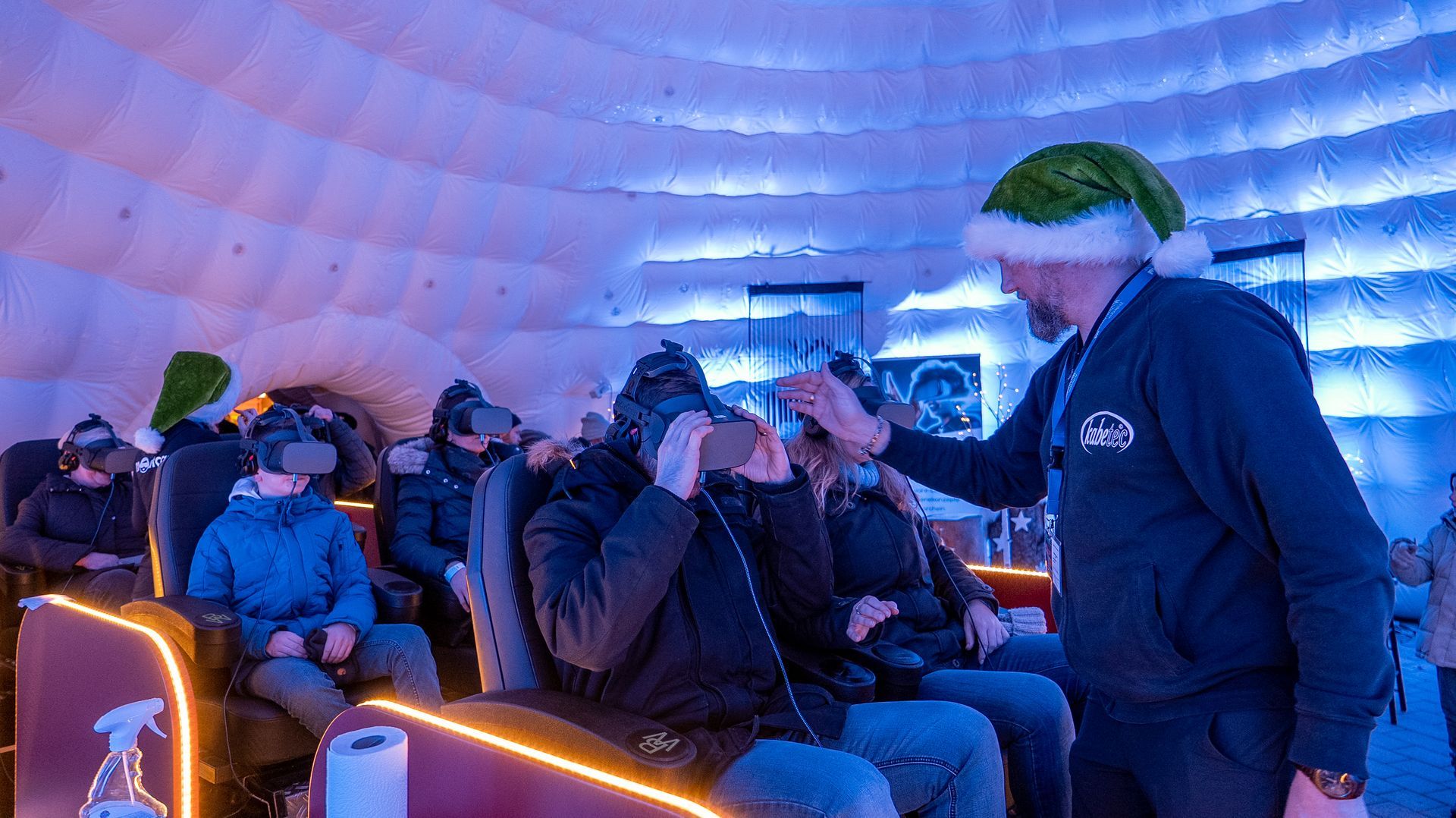 VR Simulator als Wreihnachtskutsche - betreut durch das Team von kabetec (VR Agentur)