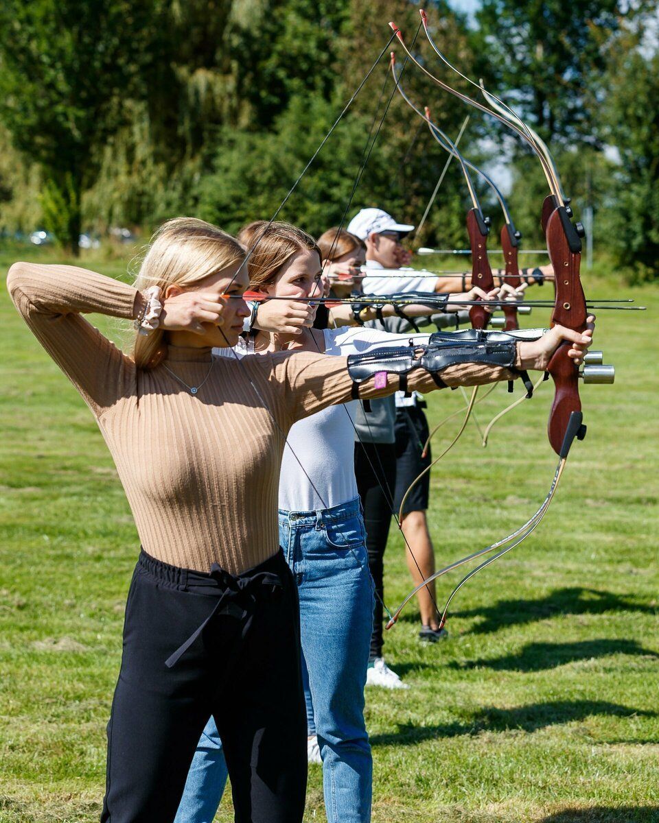 Sportpark Bad Waldsee, Bogenschiessen, Golf, Wandern, Radwandern, Nordic Walking, Mountainbiken, Cross-Skating, Loipe, Fahrradverleih, Natur-Lehrpfad, Rund-Wanderwege, Kaffee, Restaurant, Vinothek, erlesene Weine, Bar, selbstgebackene Kuchen, Snacks, Mittagstisch, Sonnenterrasse, Gin - Greenkeeper's Cut, Bier vom Fass, kleine Gerichte, Burger, vegetarisch, vegan, Laktose frei, Gluten frei, Café-Restaurant Ausblick T-19, Restaurant im Hofgut