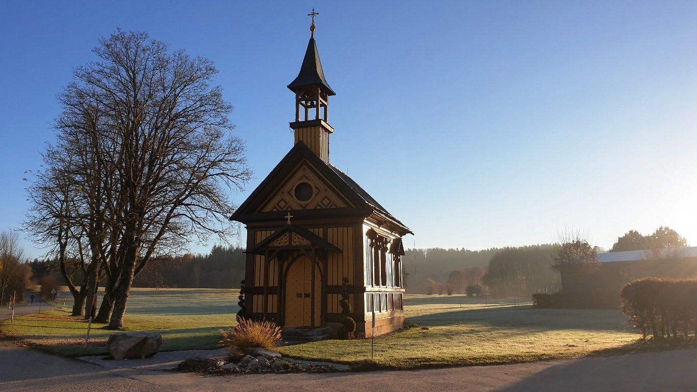 Sportpark Bad Waldsee, Bogenschiessen, Golf, Wandern, Radwandern, Nordic Walking, Mountainbiken, Cross-Skating, Loipe, Fahrradverleih, Natur-Lehrpfad, Rund-Wanderwege, Kaffee, Restaurant, Vinothek, erlesene Weine, Bar, selbstgebackene Kuchen, Snacks, Mittagstisch, Sonnenterrasse, Gin - Greenkeeper's Cut, Bier vom Fass, kleine Gerichte, Burger, vegetarisch, vegan, Laktose frei, Gluten frei, Café-Restaurant Ausblick T-19, Restaurant im Hofgut