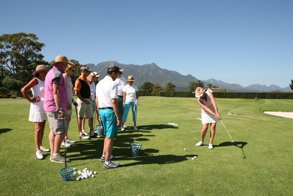 Sportpark Bad Waldsee, Bogenschiessen, Golf, Wandern, Radwandern, Nordic Walking, Mountainbiken, Cross-Skating, Loipe, Fahrradverleih, Natur-Lehrpfad, Rund-Wanderwege, Kaffee, Restaurant, Vinothek, erlesene Weine, Bar, selbstgebackene Kuchen, Snacks, Mittagstisch, Sonnenterrasse, Gin - Greenkeeper's Cut, Bier vom Fass, kleine Gerichte, Burger, vegetarisch, vegan, Laktose frei, Gluten frei, Café-Restaurant Ausblick T-19, Restaurant im Hofgut