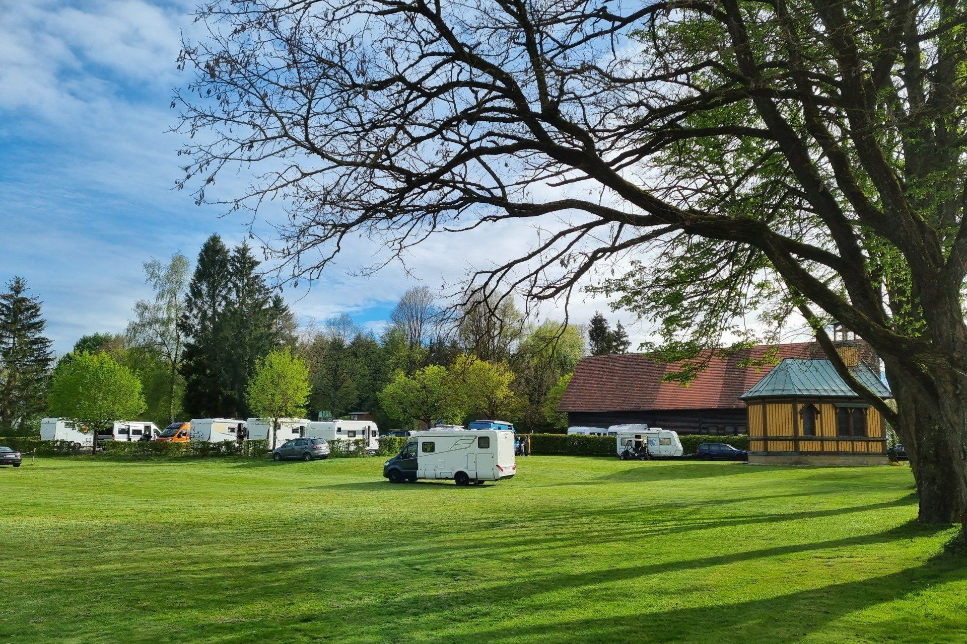 Bogenschiess Outdoor und Indoor Anlage Bad Waldsee, Wandern, Cross-Skating, Mountainbiken, Saubadtrail, Wintergolfen, Nachtgolf, Radwandern, r Oberschwaben, Allgäu, günstige Tarife, Ausblick-T19, Restaurant im Hofgut, Sonnenterrasse, Kamin, Gourmet, Fürstlich, Spezialitäten Restaurant, Kurzurlaub, Sportpark, Natur-Resort, Bodensee, tolle Events, Schnitzeljagd, Wildkräuter, Wildtiere, Rote Liste Pflanzen, Naturlehrpfad, Waldsofa