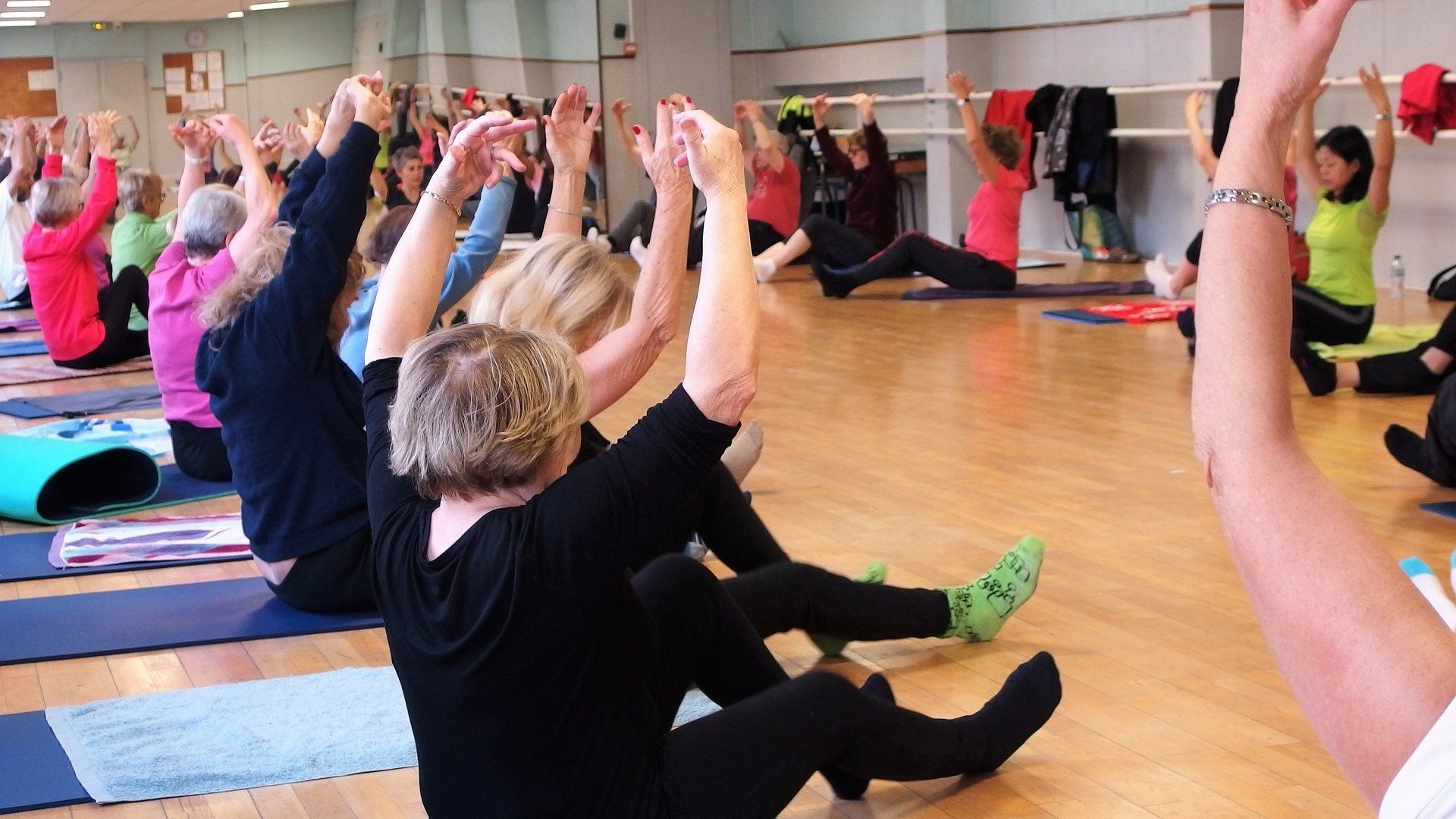 un cours de gymnastique un cours de gymnastique