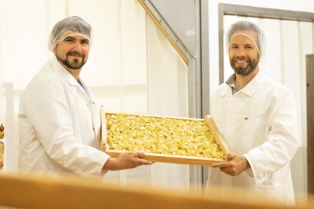 Frische Tagliolini aus dem Parmesanlaib in Ettlingen