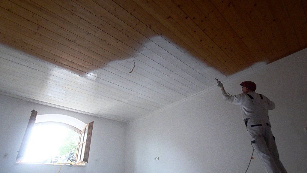 Holzdeckenanstrich im Spritzverfahren Deckenanstrich,Deckenlack,Holzanstrich,Holzdeckennstrich moosburg,Freising,Landshut