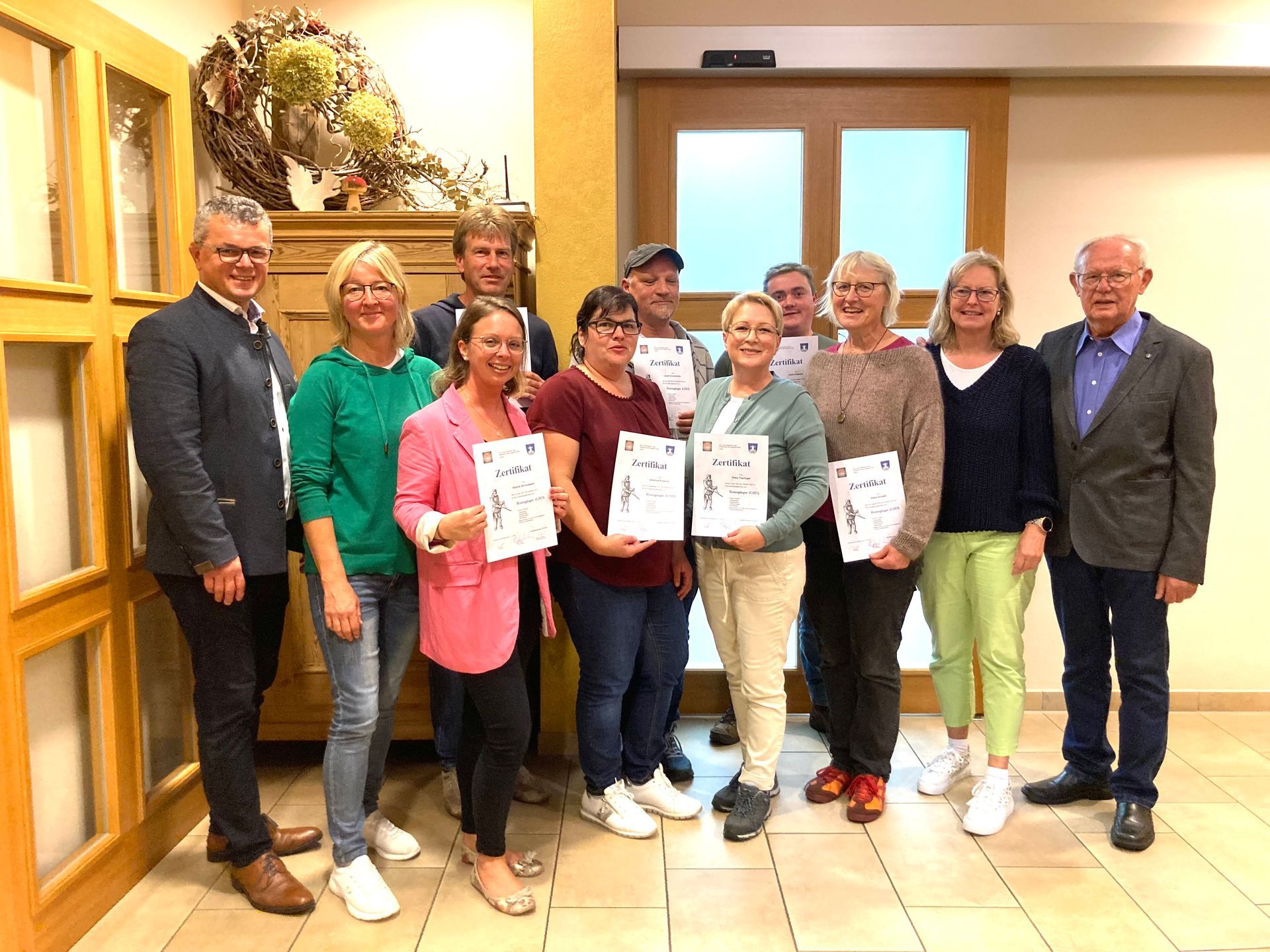 Die Prüflinge bei der Urkunden-Verleihung Die Rutengänger bei der Urkunden-Verleihung