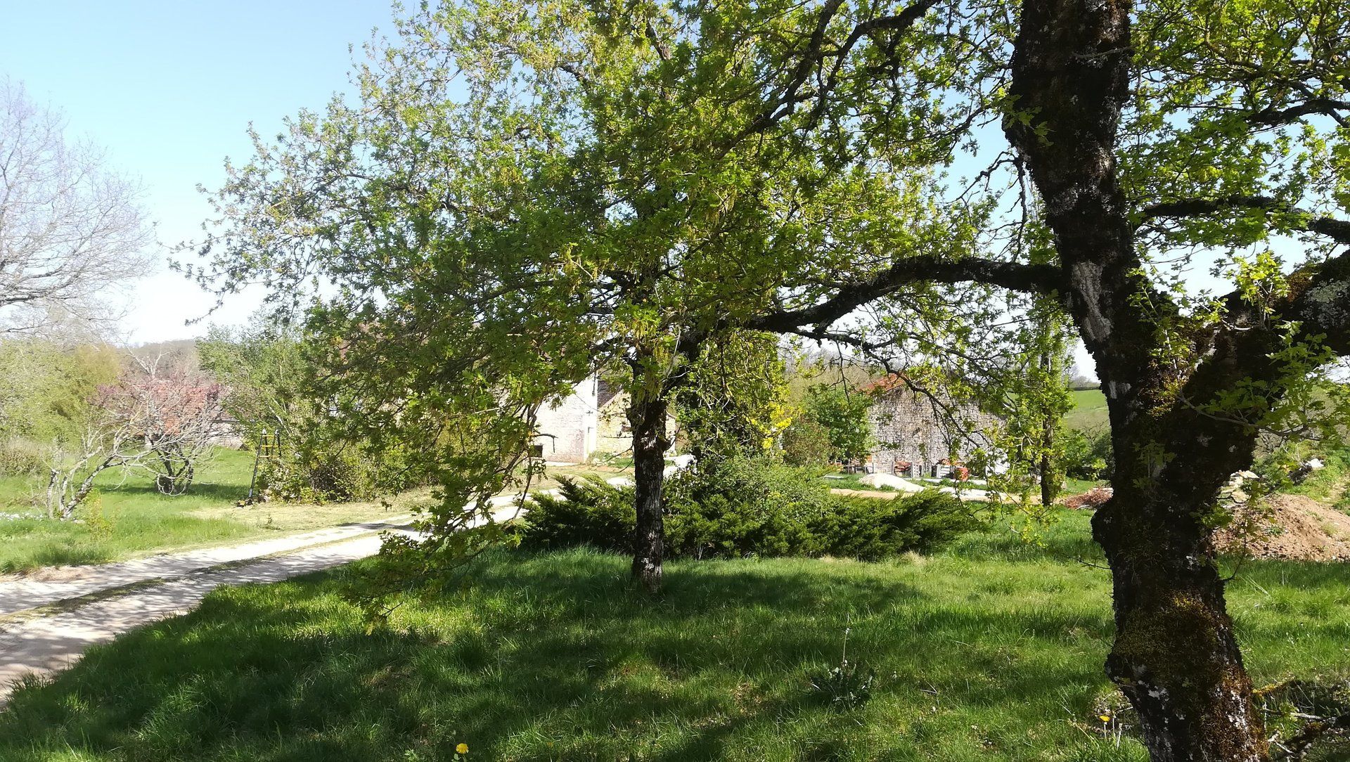 Chemin d'accès aux gîtes