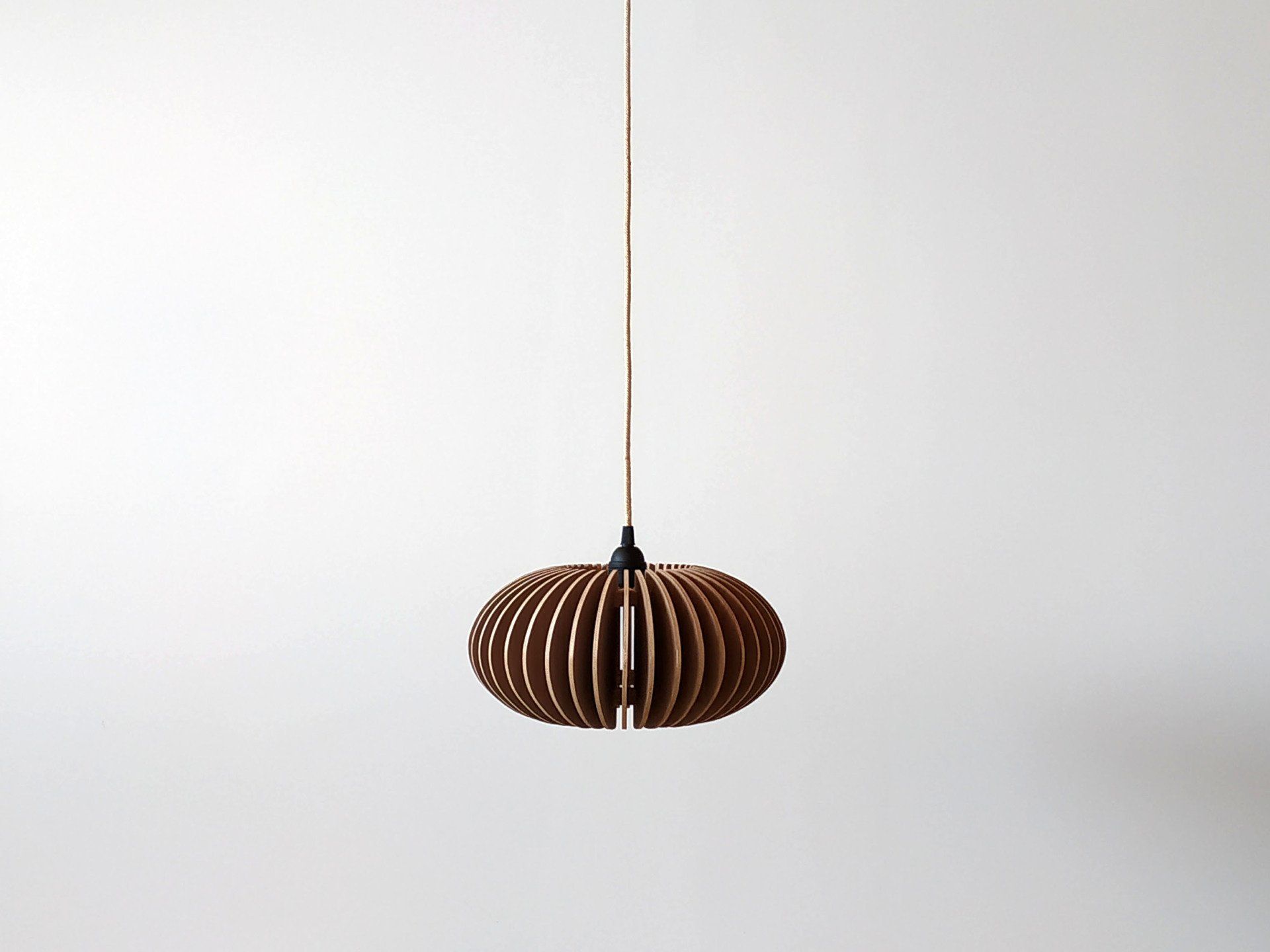 Luminaire, suspension en bois, fabrication artisanale et française, lustre