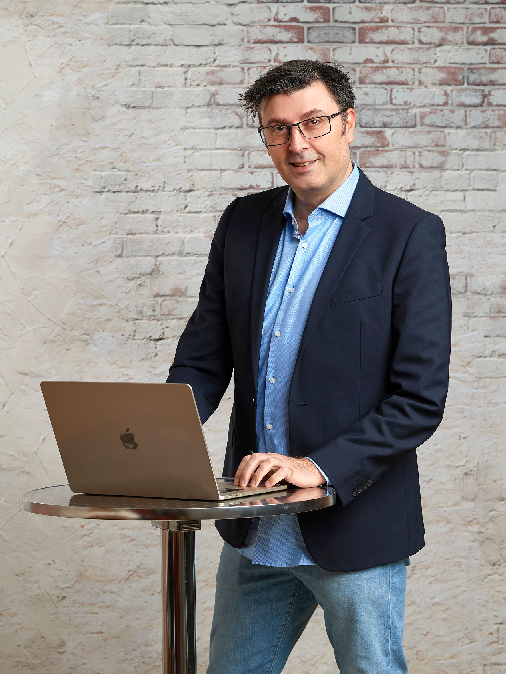 LOGO LICHT +ETEC Geschäftsführer Bülent Hacibayramoglu LOGO LICHT +ETEC Geschäftsführer Bülent Hacibayramoglu