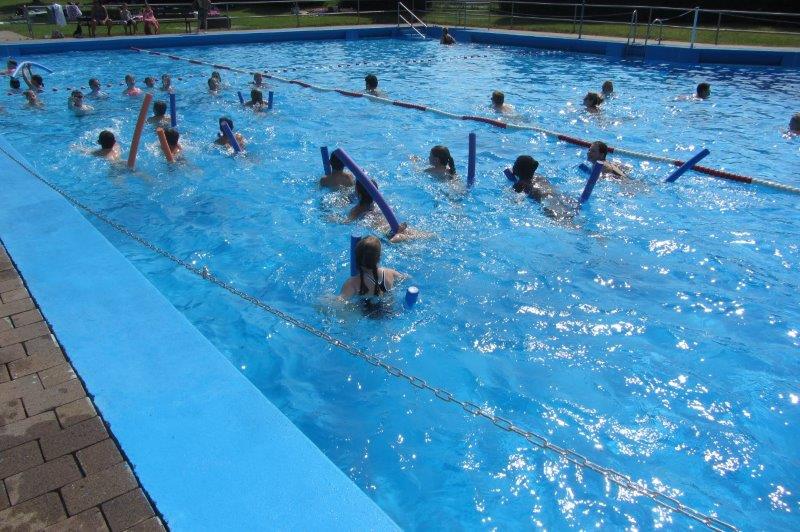Schwimmunterricht in Freibad Wolfenhausen
