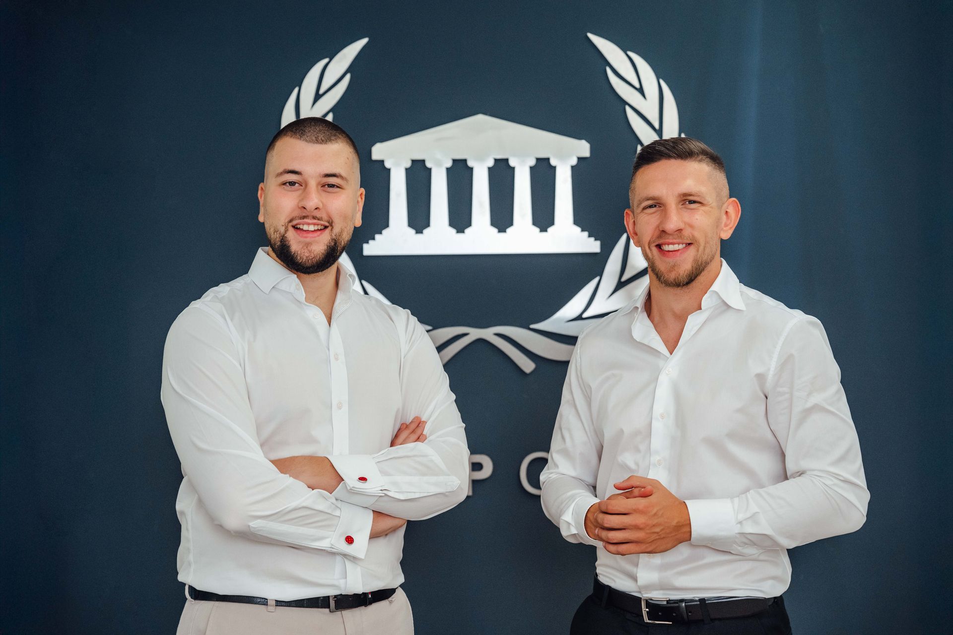 OLYMP Group Team vor dem Büro in der Prüfeninger Straße