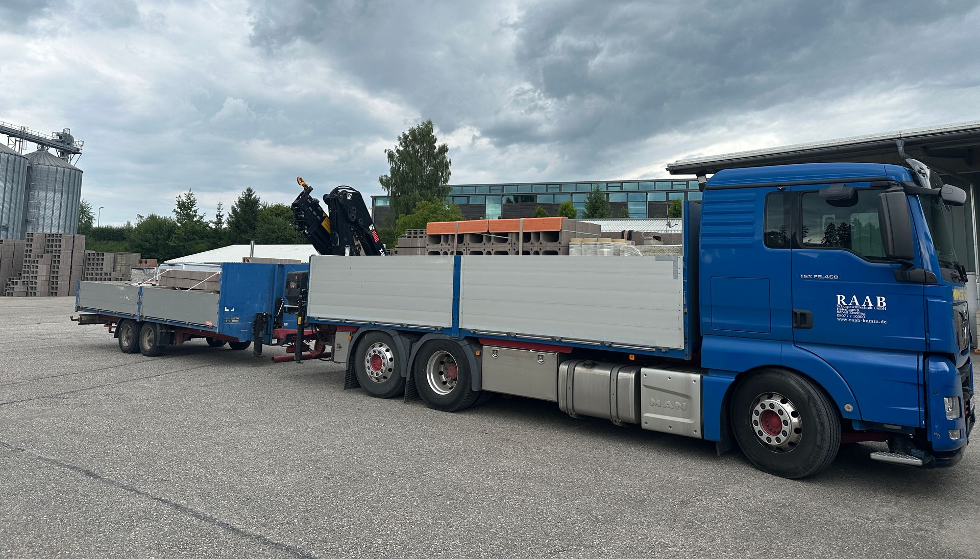 Raab LKW + Hänger inkl. Ladung Raab LKW + Hänger inkl. Ladung
