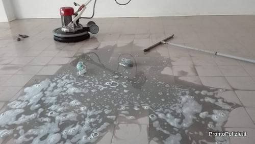 Pulizie pavimenti Roma: gres effetto cemento