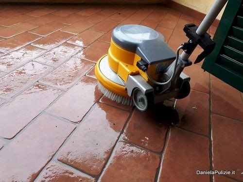 Pulizie pavimenti Roma: cotto esterno