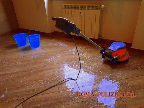 Pulizie appartamenti di nuova costruzione: pavimenti con la monospazzola